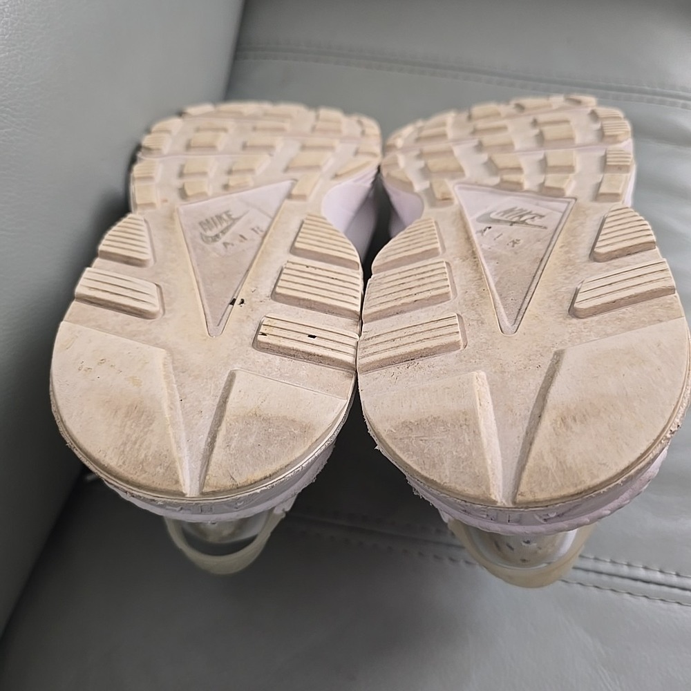 Nike Air Huarache Shoes Womens Size 8.5 White Triple White Sneakers DH4439-102 - Picture 6 of 7